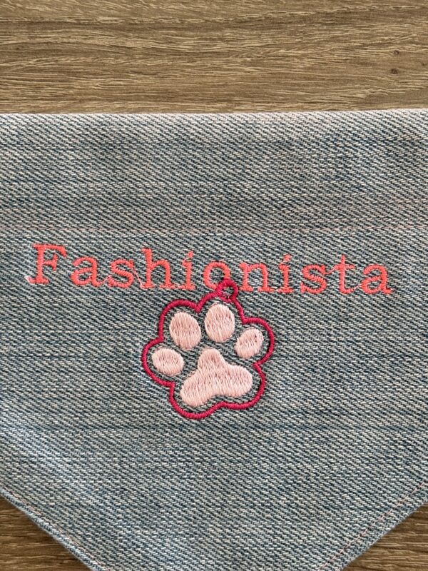 Bandana pour chien avec broderie "fashionista"