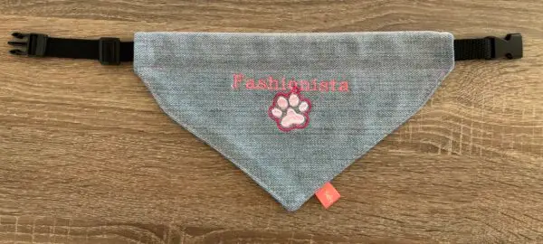 Bandana pour chien avec broderie "fashionista"