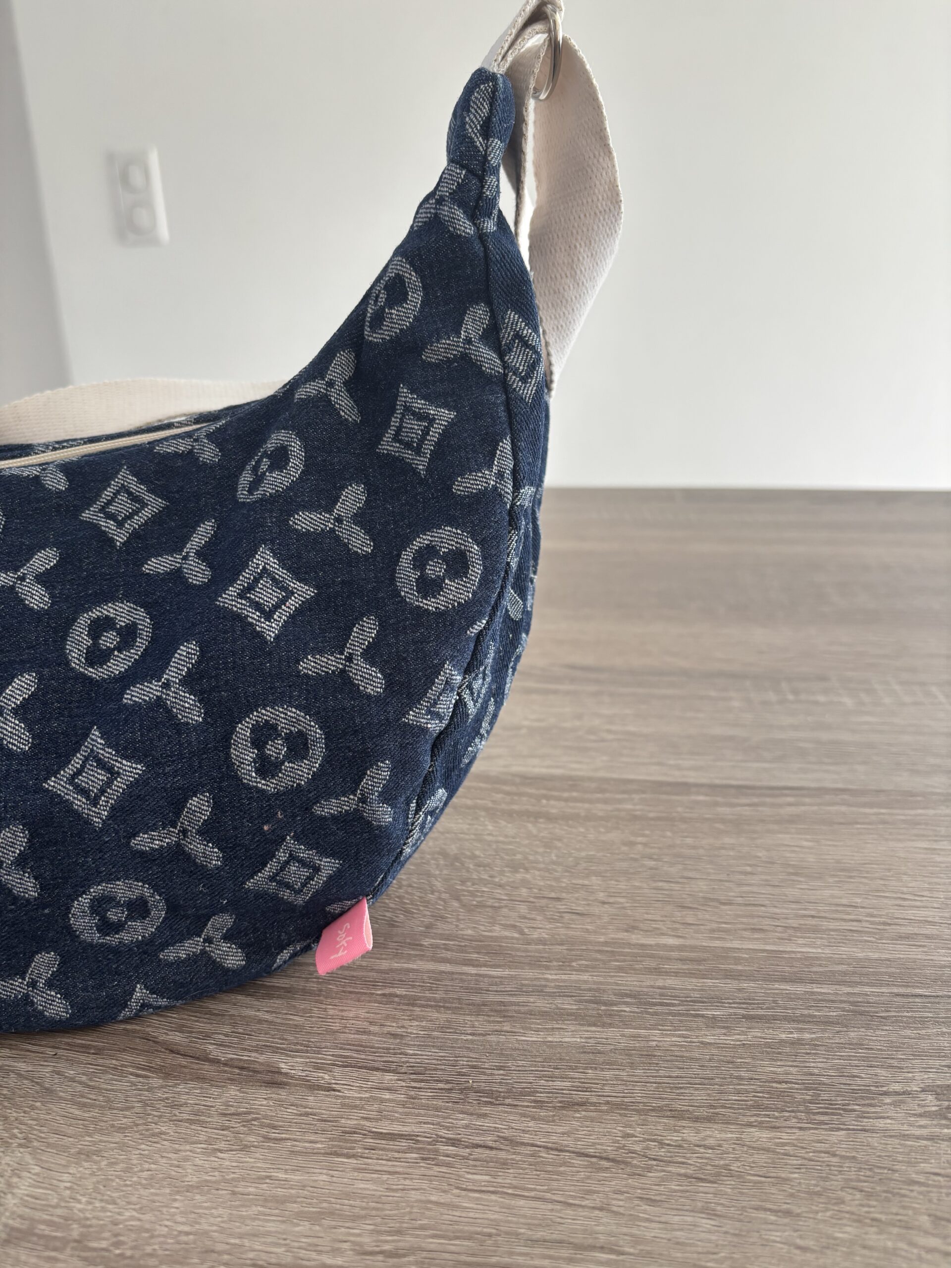 Sac à main demi-lune "LV" – Image 5